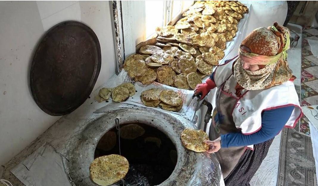 Haftada sadece 2 gün kapısını açan dükkanda sabah 8'de kuyruklar başlıyor 7